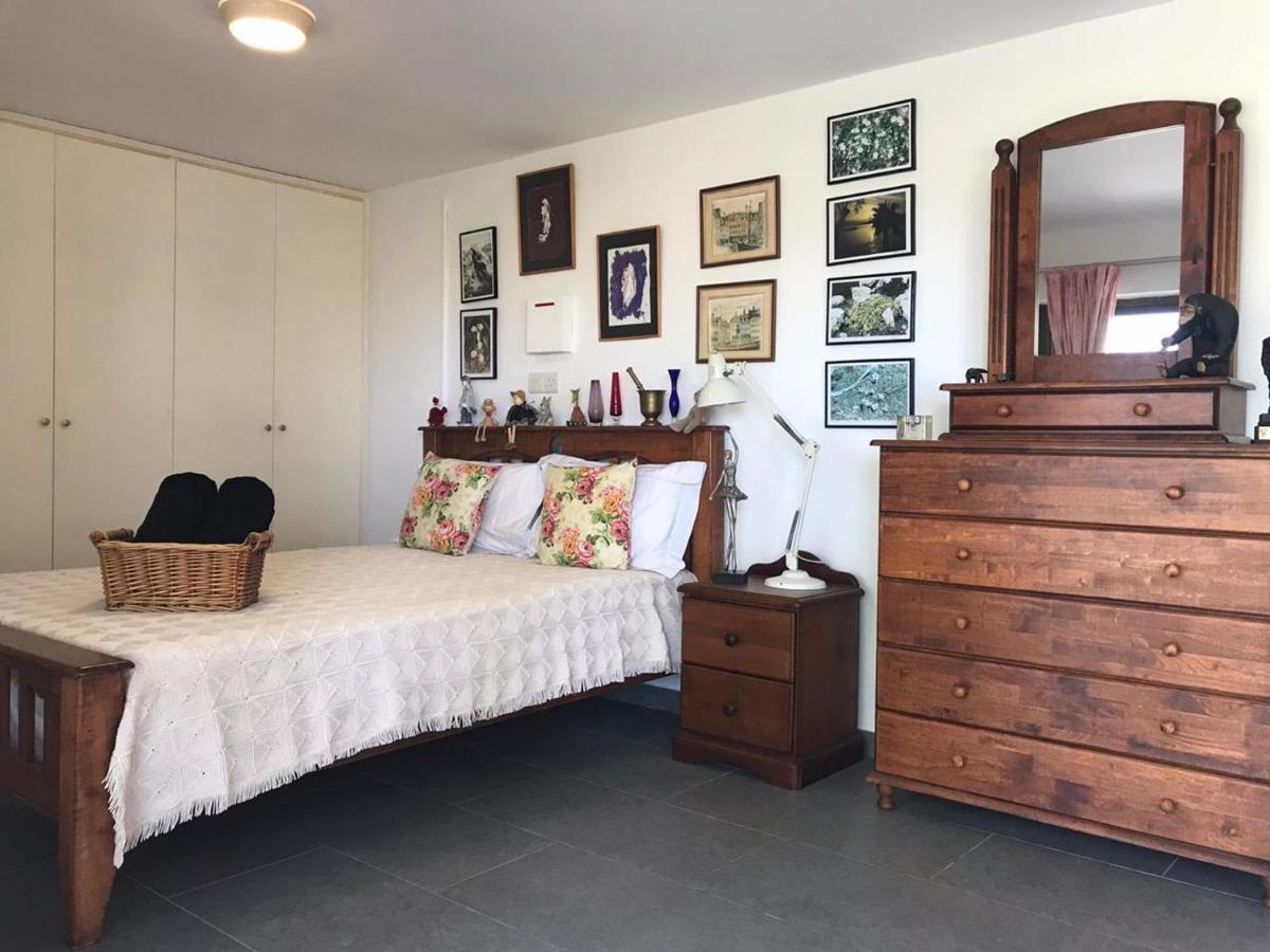 Sweet N' Boujee Studio Apartment With Varenda Paphos Bagian luar foto